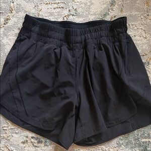 Lululemon tracker HR 5” short